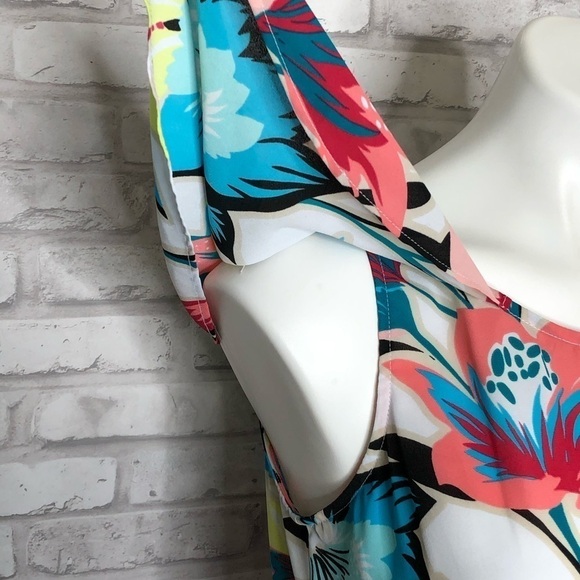 Worthington floral flutter sleeve blouse, small - Picture 5 of 7